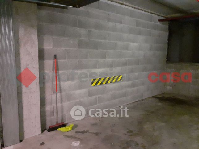 Box/posto auto in residenziale in Via Carlo Farini 92