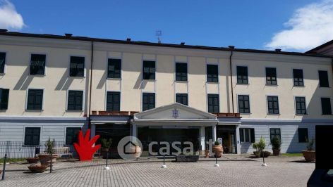 Negozio/locale commerciale in commerciale in Via Cisa