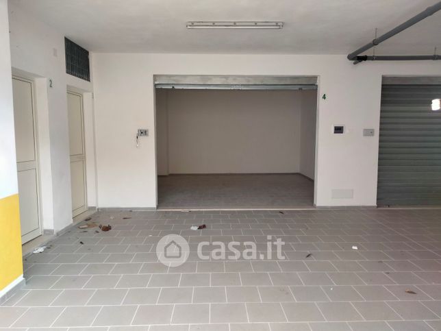 Garage/posto auto in residenziale in Via Dante Alighieri 58