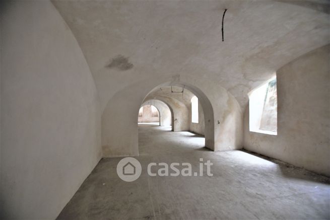 Negozio/locale commerciale in commerciale in Via Bari