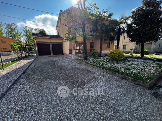 Villa in residenziale in Via Eugenio Curiel