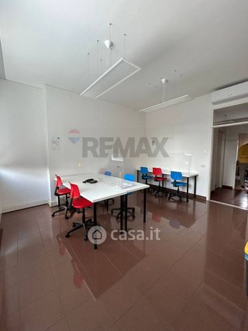 Ufficio in commerciale in Viale Italia 119