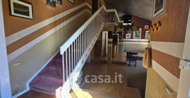 Casa bi/trifamiliare in residenziale in 