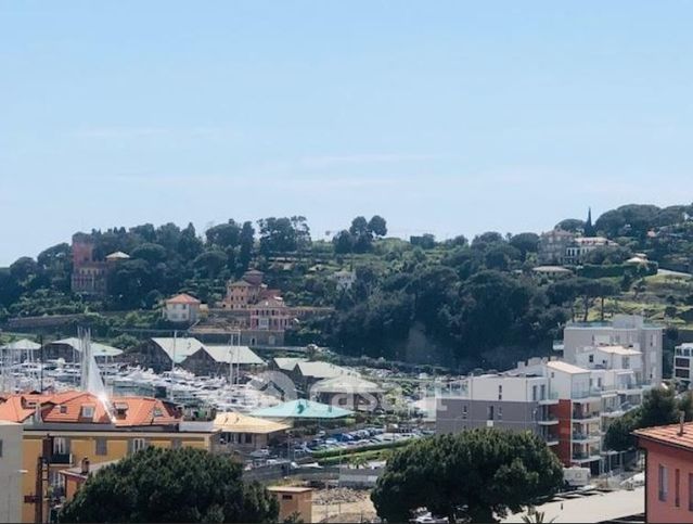 Appartamento in residenziale in Via Cesare Battisti 10