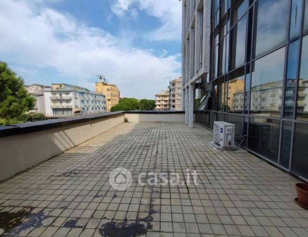 Ufficio in commerciale in Viale Trieste