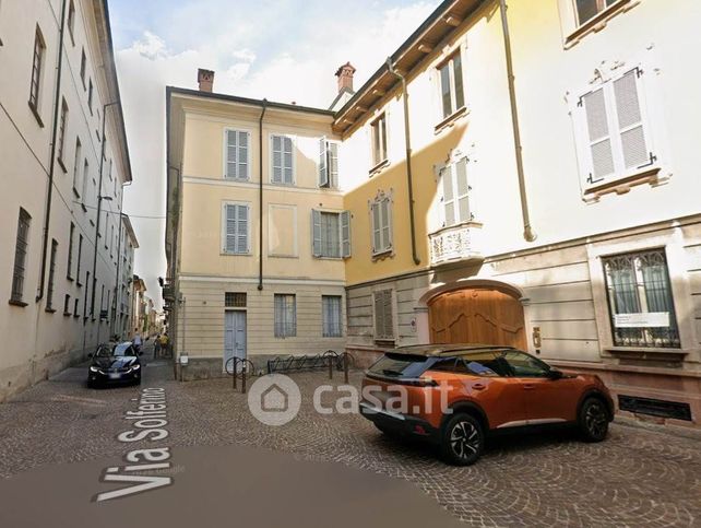 Ufficio in commerciale in 