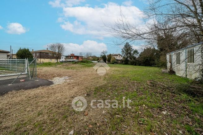 Terreno edificabile in residenziale in Via E. Ferrari
