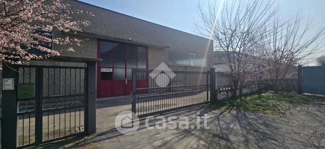 Capannone in commerciale in Via Monte Grappa 34