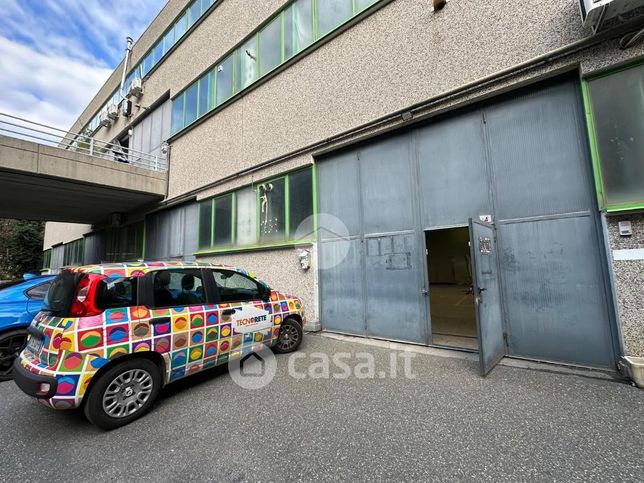 Capannone in commerciale in Via delle Fabbriche