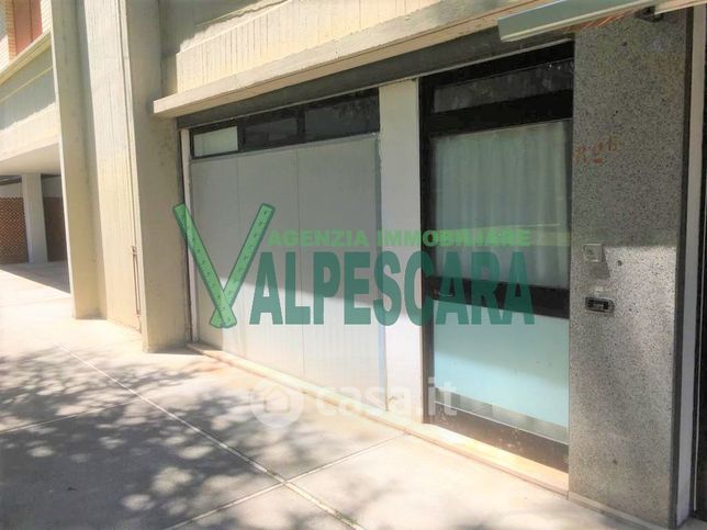 Ufficio in commerciale in Via Colle dell'Ara 82