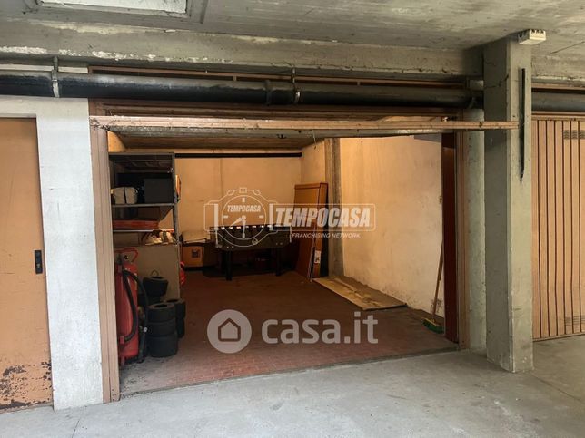 Box/posto auto in residenziale in Strada del Fioccardo