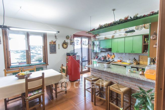 Casa bi/trifamiliare in residenziale in Frazione Fornio 21