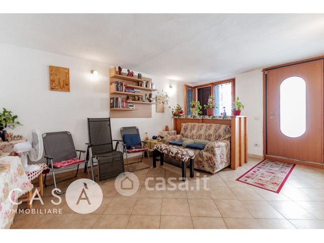 Casa indipendente in residenziale in 