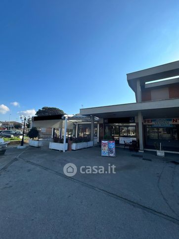 Negozio/locale commerciale in commerciale in Piazza del Consorzio