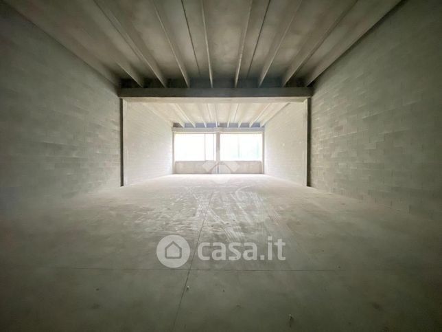 Capannone in commerciale in Via Meer 60