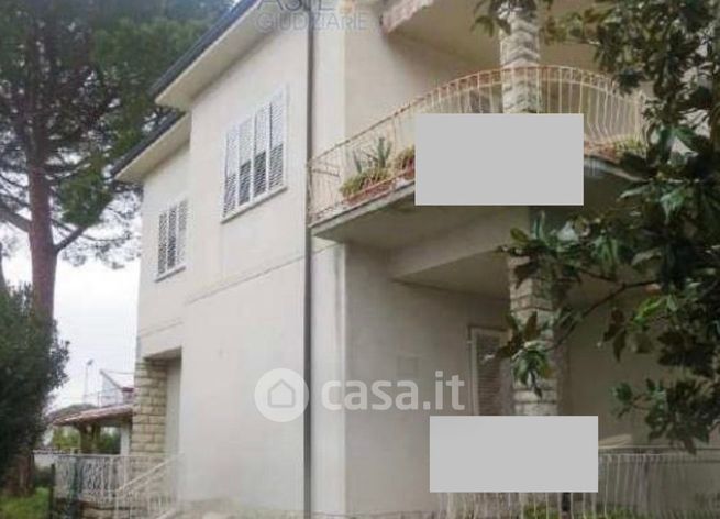 Villa in residenziale in Via Giuseppe Giusti 19