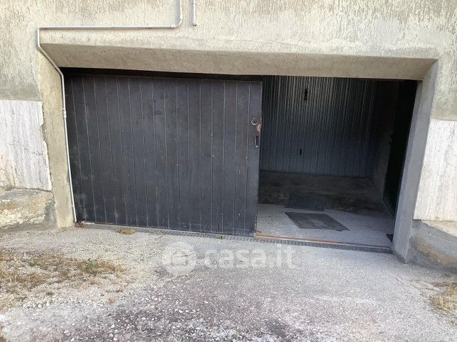Box/posto auto in residenziale in Via Francesco Paolo Michetti 55