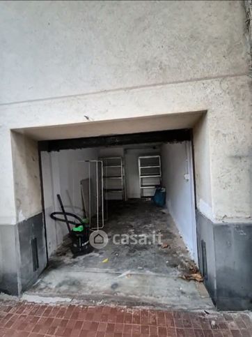 Box/posto auto in residenziale in Via Nino Bixio