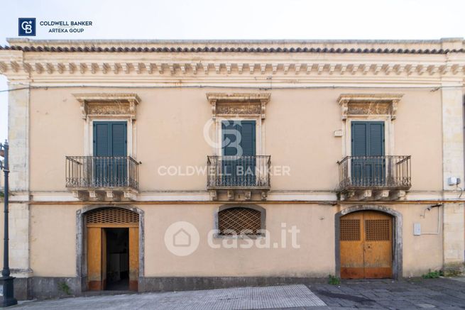 Garage/posto auto in residenziale in Via Vittorio Emanuele 259