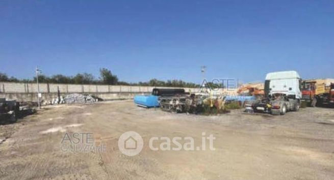 Capannone in commerciale in capurso