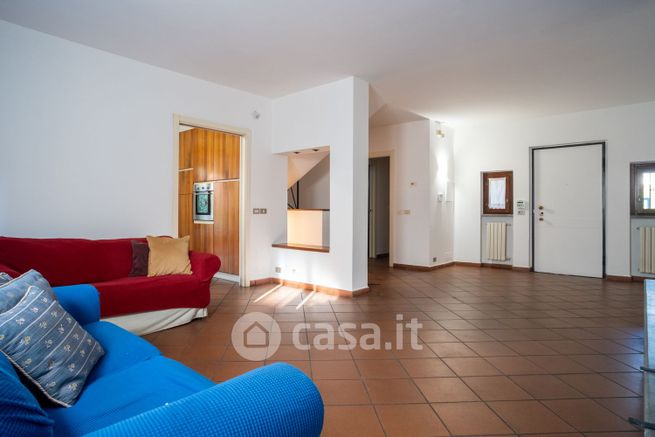 Villetta a schiera in residenziale in Via Dante Alighieri 5