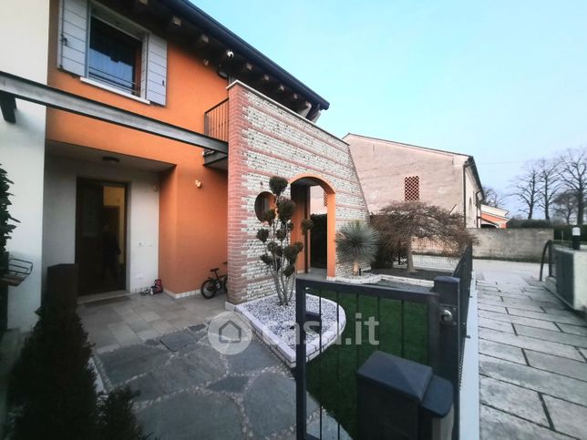 Villetta a schiera in residenziale in Via Sile 72