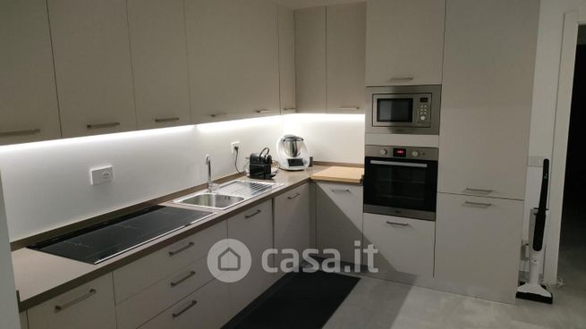 Appartamento in residenziale in Via Ippolito Rosellini 13