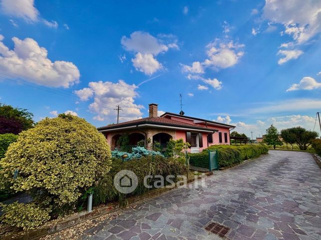 Villa in residenziale in Via Giacomo Matteotti 32