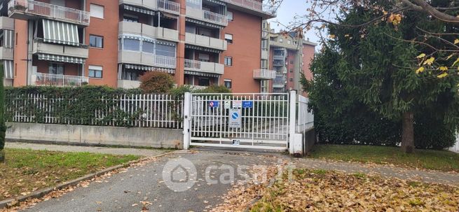 Box/posto auto in residenziale in Via Italo Calvino 22