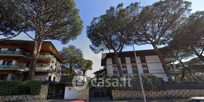 Garage/posto auto in residenziale in Viale Tito Labieno 173