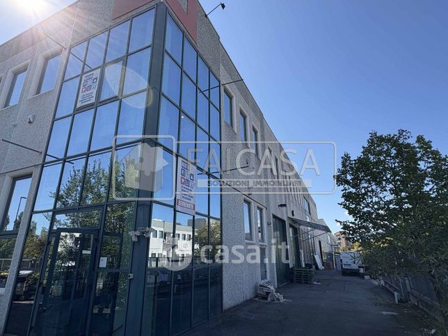 Ufficio in commerciale in Via Andrea Pozzo 8