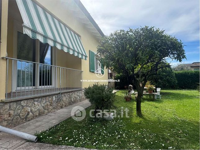 Villa in residenziale in Via dell' Accademia