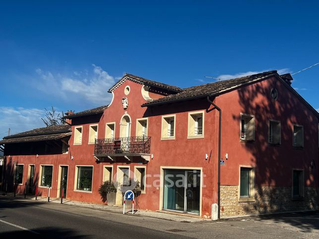 Ufficio in commerciale in Via Bassanese