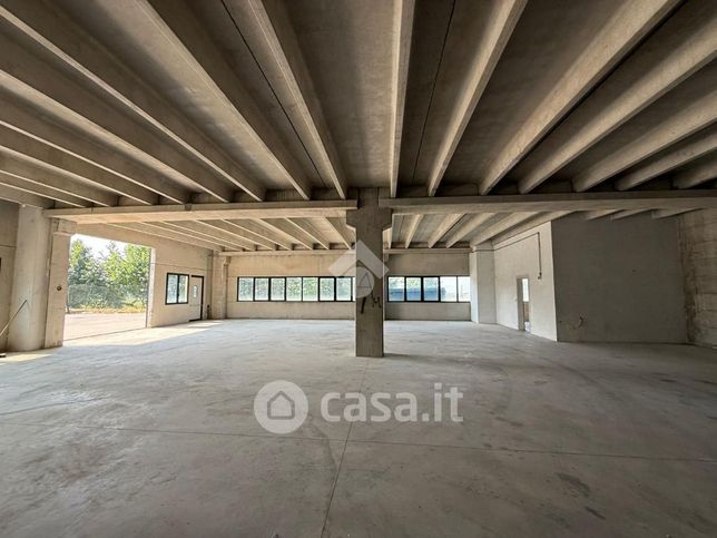 Capannone in commerciale in Via Solferino 24
