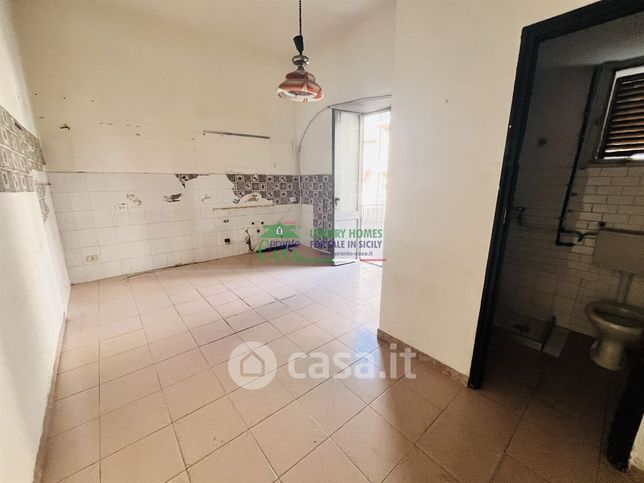 Casa indipendente in residenziale in Via Generale Amato