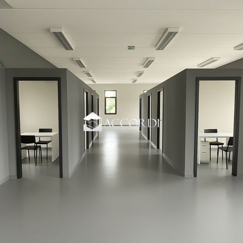 Ufficio in commerciale in 