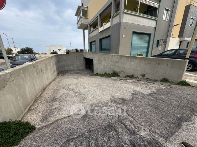 Box/posto auto in residenziale in Via Vincenzo Cardarelli