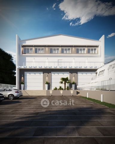 Capannone in commerciale in Via Fabrizio de Andrè 38