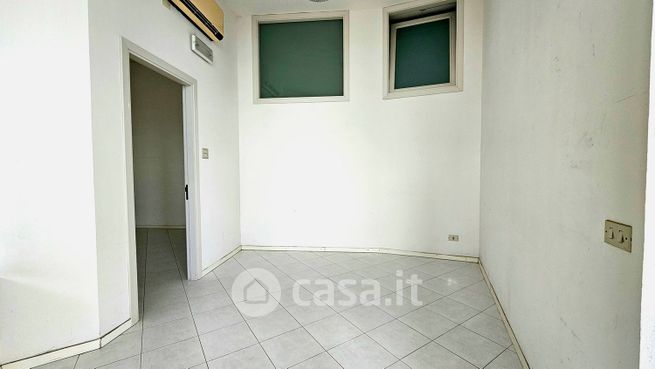 Ufficio in commerciale in Via Trentino 12 A