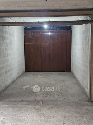 Box/posto auto in residenziale in Viale Filippo Turati 47