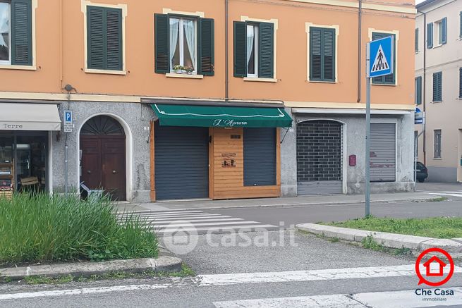 Negozio/locale commerciale in commerciale in Via Gino Fantini 16