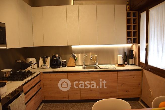 Casa indipendente in residenziale in 