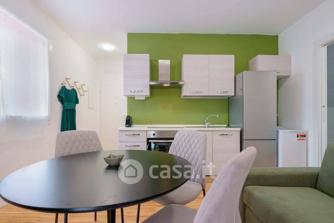 Appartamento in residenziale in Via Mascarella 86