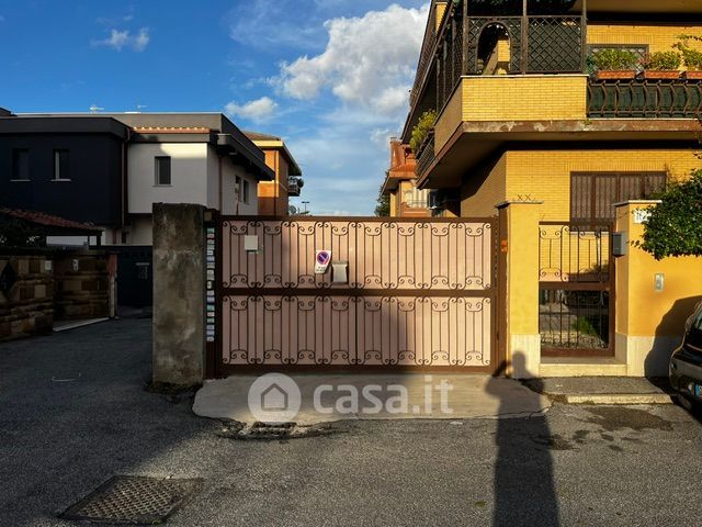 Box/posto auto in residenziale in Via Bivongi 109