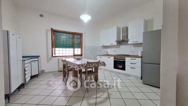 Casa indipendente in residenziale in Via Pratese 128