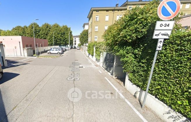 Garage/posto auto in residenziale in Strada dell' Agro 1