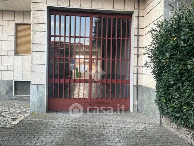 Garage/posto auto in residenziale in Viale Italia 33