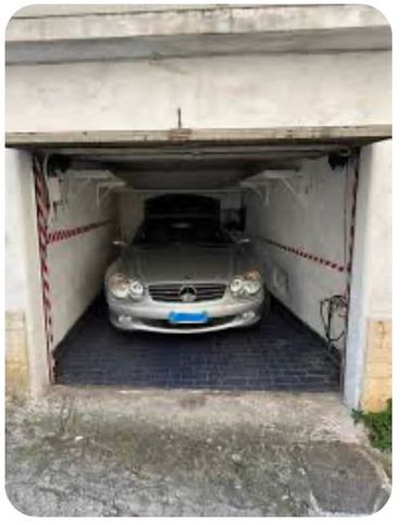 Box/posto auto in residenziale in Via Monte Santo 116