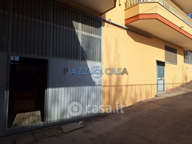 Capannone in commerciale in Via San Nereto 51