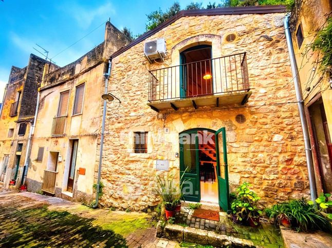 Casa indipendente in residenziale in Vico Pio 8